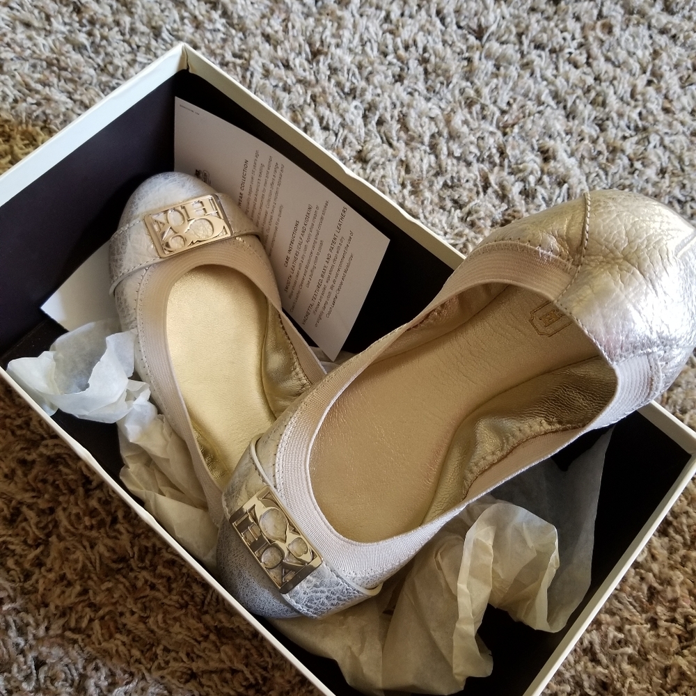 FLATS COACH SHOES size 5.5